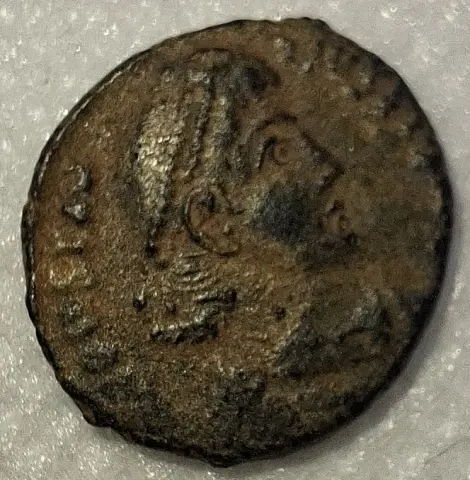 Anverso ampliado da moeda TH-N-0012 — Constâncio II. Nummus / maiorina / AE