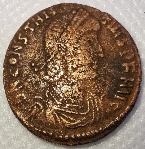 Foto da moeda TH-N-0025 — Constâncio II. Maiorina FEL TEMP REPARATIO. Constantinopla, 348 a 351 d.C. RIC VIII 82