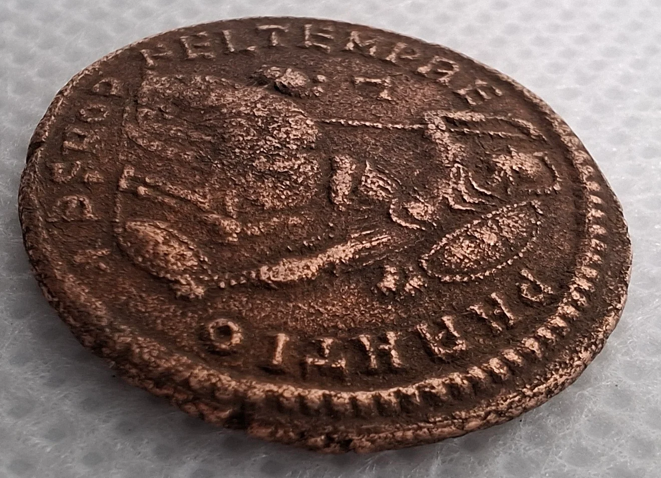 Foto da moeda TH-N-0025 — Constâncio II. Maiorina FEL TEMP REPARATIO. Constantinopla, 348 a 351 d.C. RIC VIII 82