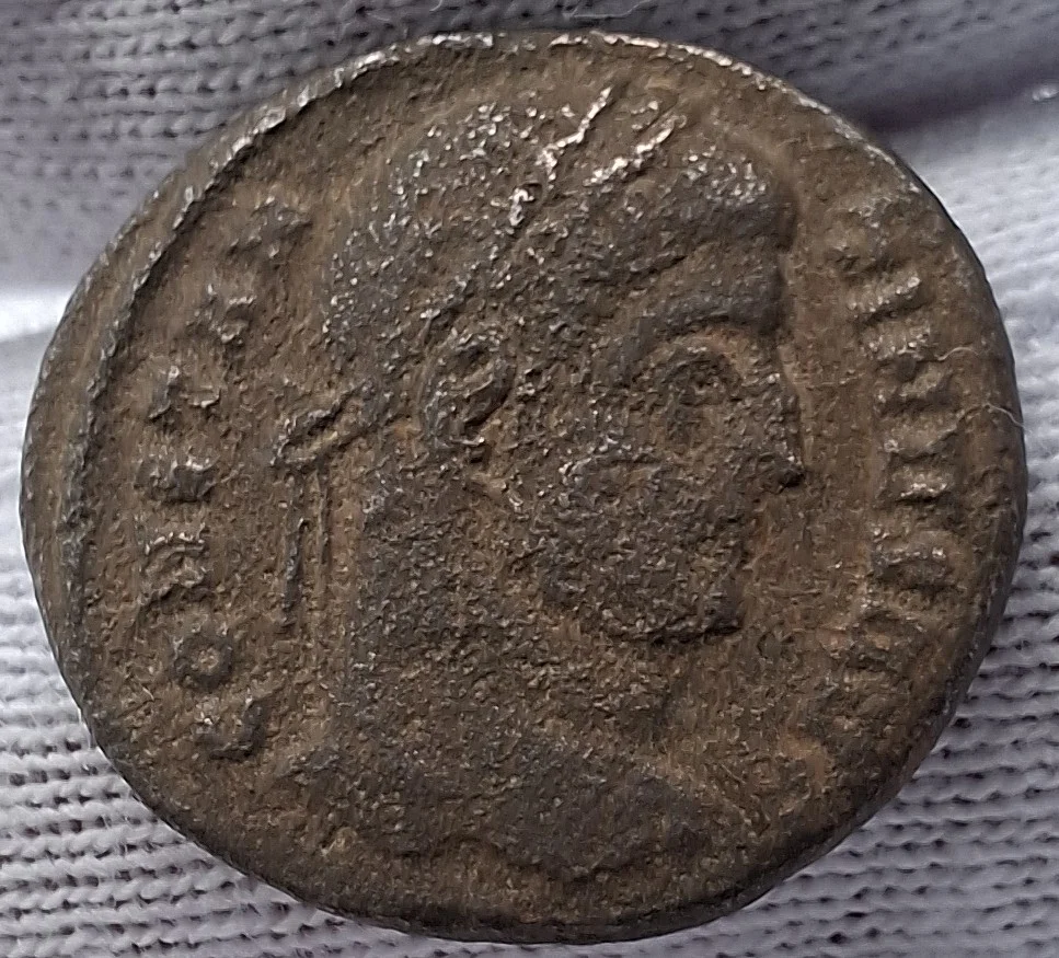 Anverso da moeda TH-N-0035 — Constantino I. Nummus ou follis reduzido
