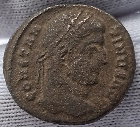 Anverso da moeda TH-N-0035 — Constantino I. Nummus ou follis reduzido