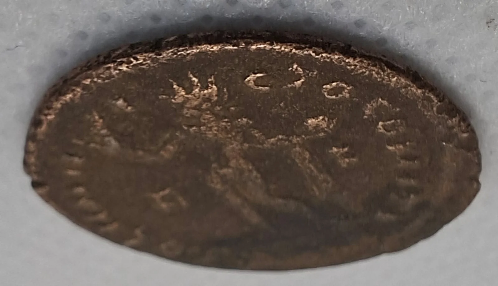 Lateral da moeda TH-N-0044 — Constantino I. Nummus