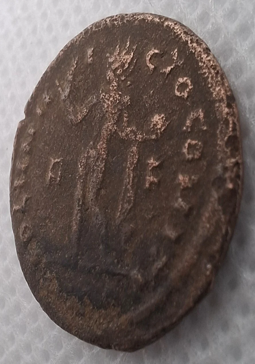 Lateral da moeda TH-N-0044 — Constantino I. Nummus