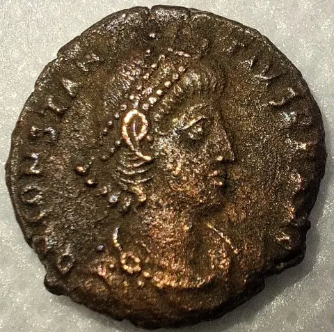 Anverso ampliado da moeda TH-N-0051 — Constâncio II. Nummus. FEL TEMP REPARATIO