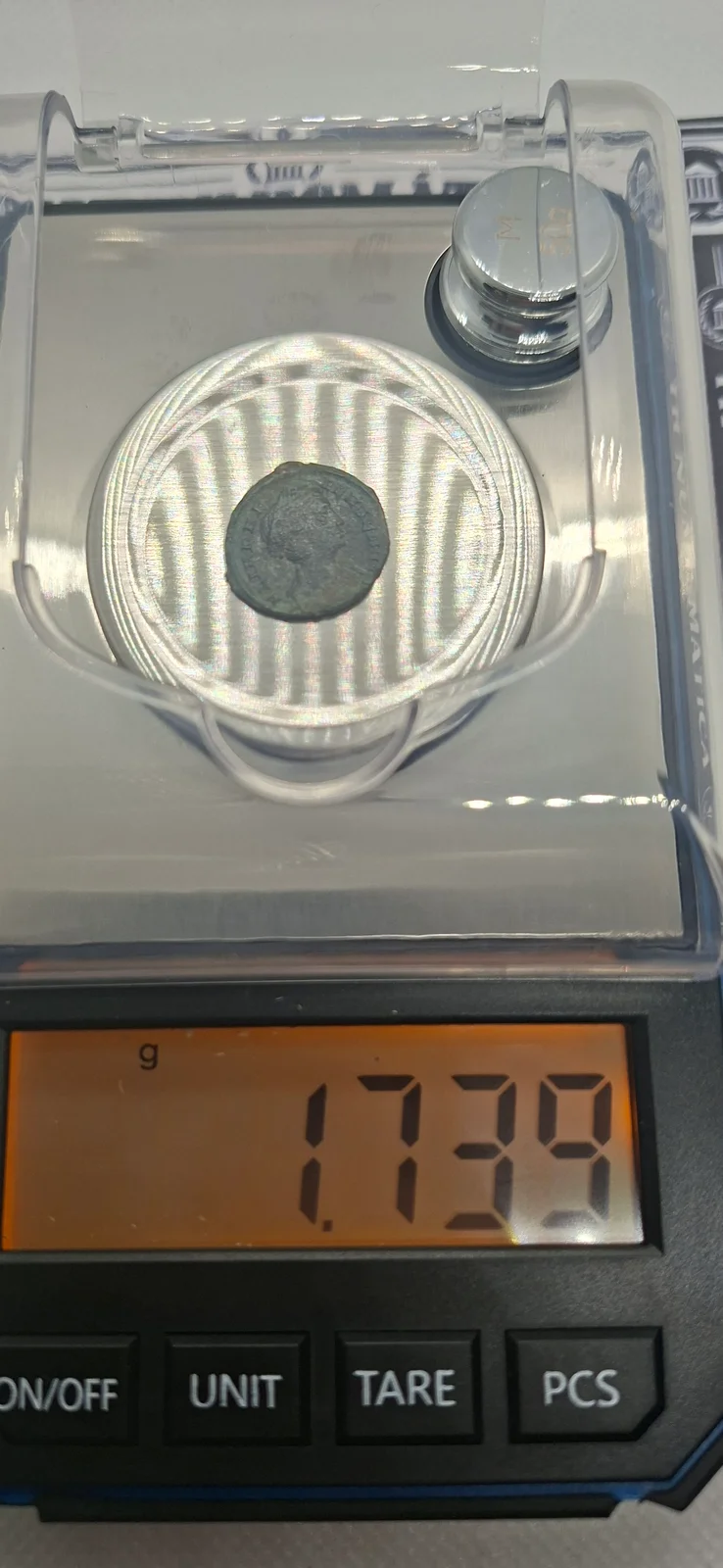 Peso (balança) da moeda TH-N-0083 — Helena. Nummus.