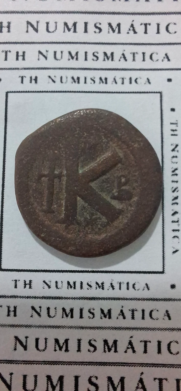 Reverso ampliado da moeda TH-N-0105 — Anastácio I. 20 nummi. Meio follis