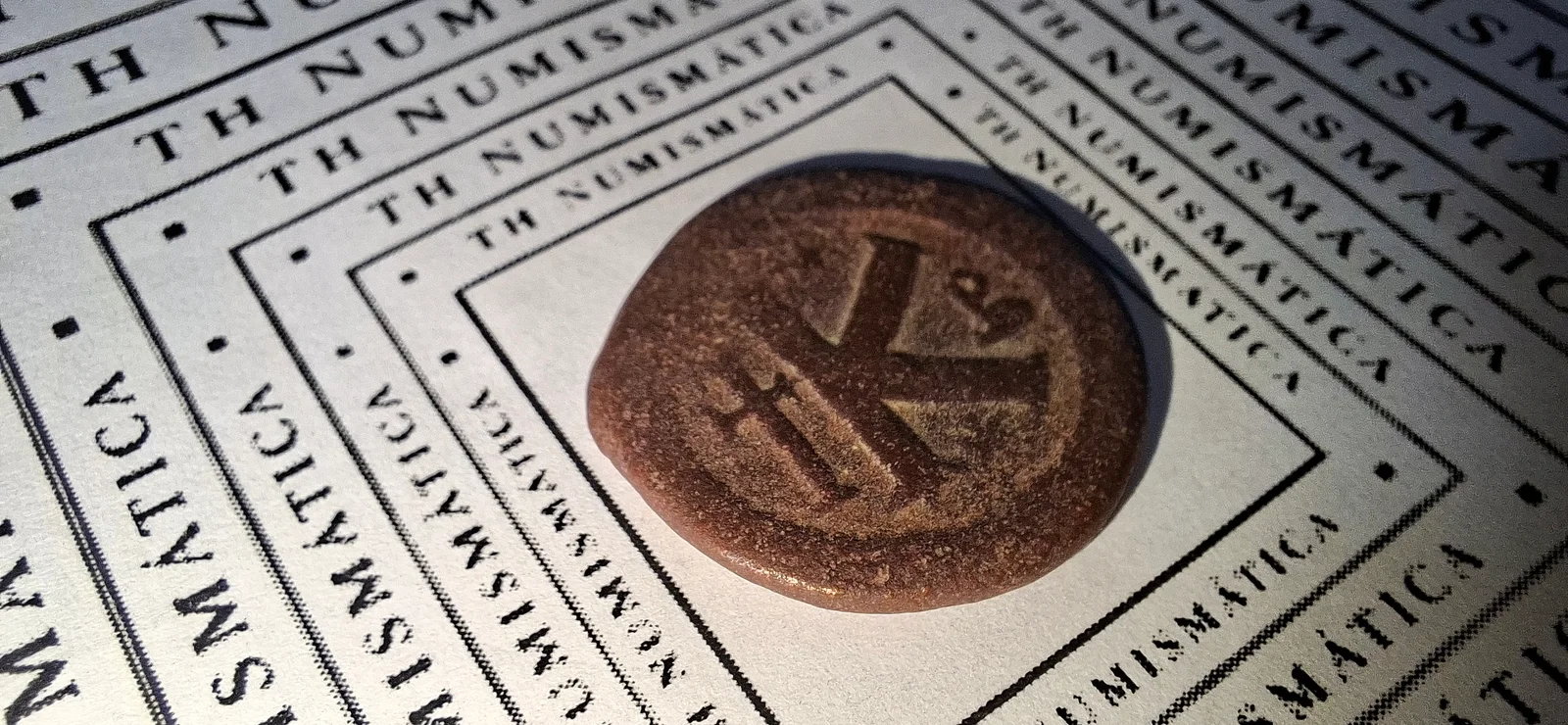 Lateral da moeda TH-N-0105 — Anastácio I. 20 nummi. Meio follis