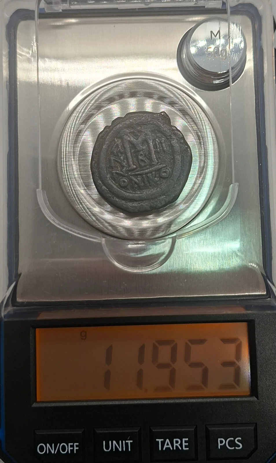 Peso (balança) da moeda TH-N-0125 — Justino II e Sofia. Fólis de 40 nummi. Constantinopla, 566 a 567 d.C.