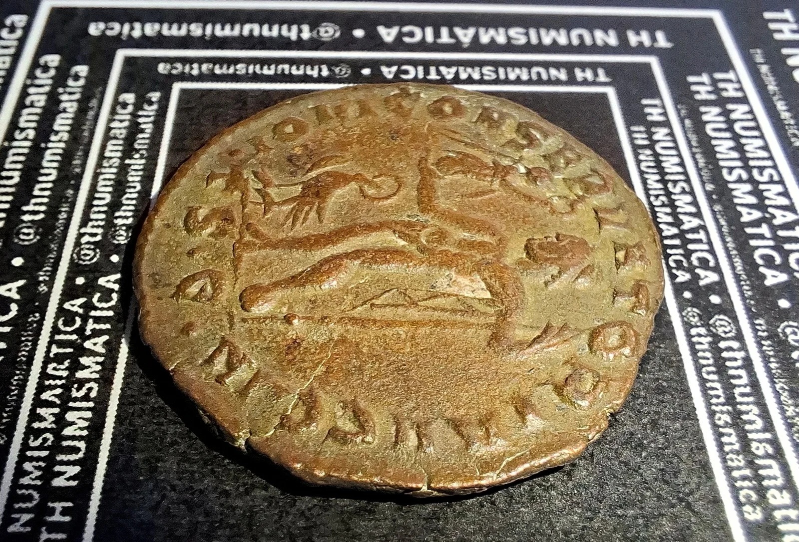 Lateral da moeda TH-N-0126 — Constantino I, o Grande