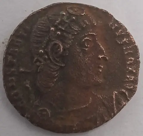 Anverso da moeda TH-N-0193 — Constantino I. Follis