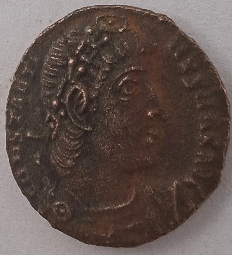 Anverso ampliado da moeda TH-N-0193 — Constantino I. Follis