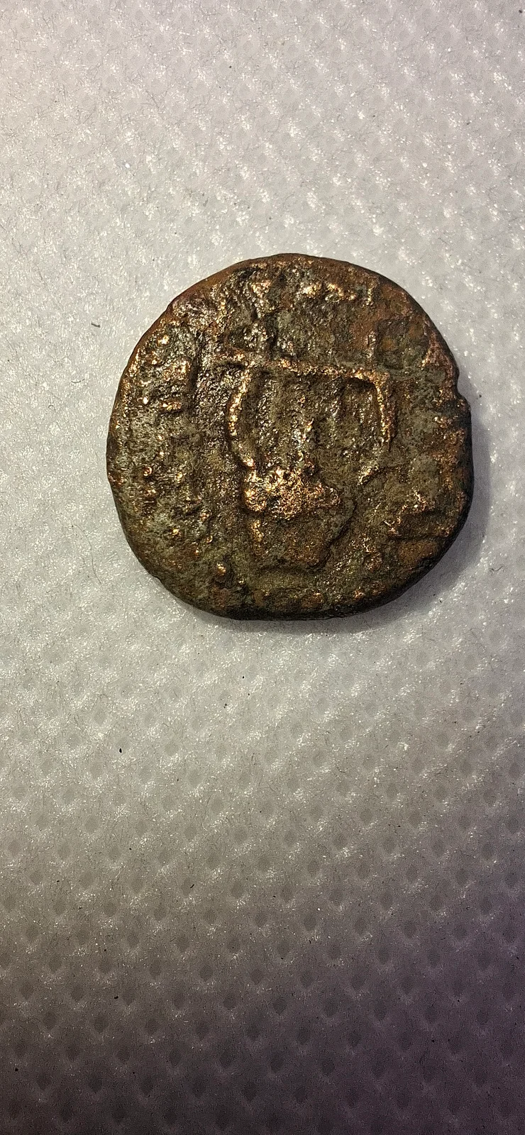Reverso ampliado da moeda TH-N-0240 — Antioquia, Seleucis e Pieria. Emissão pseudoautônoma. AE15. Lira