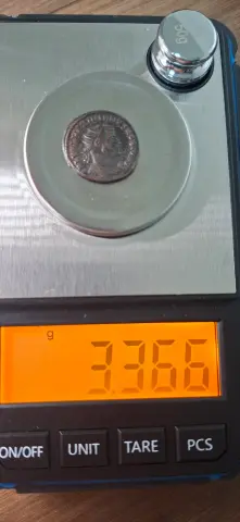 Peso (balança) da moeda TH-N-0241 — Galério como César. Fração radiada. CONCORDIA MILITVM. Cízico, 295–299 d.C. RIC VI 19b