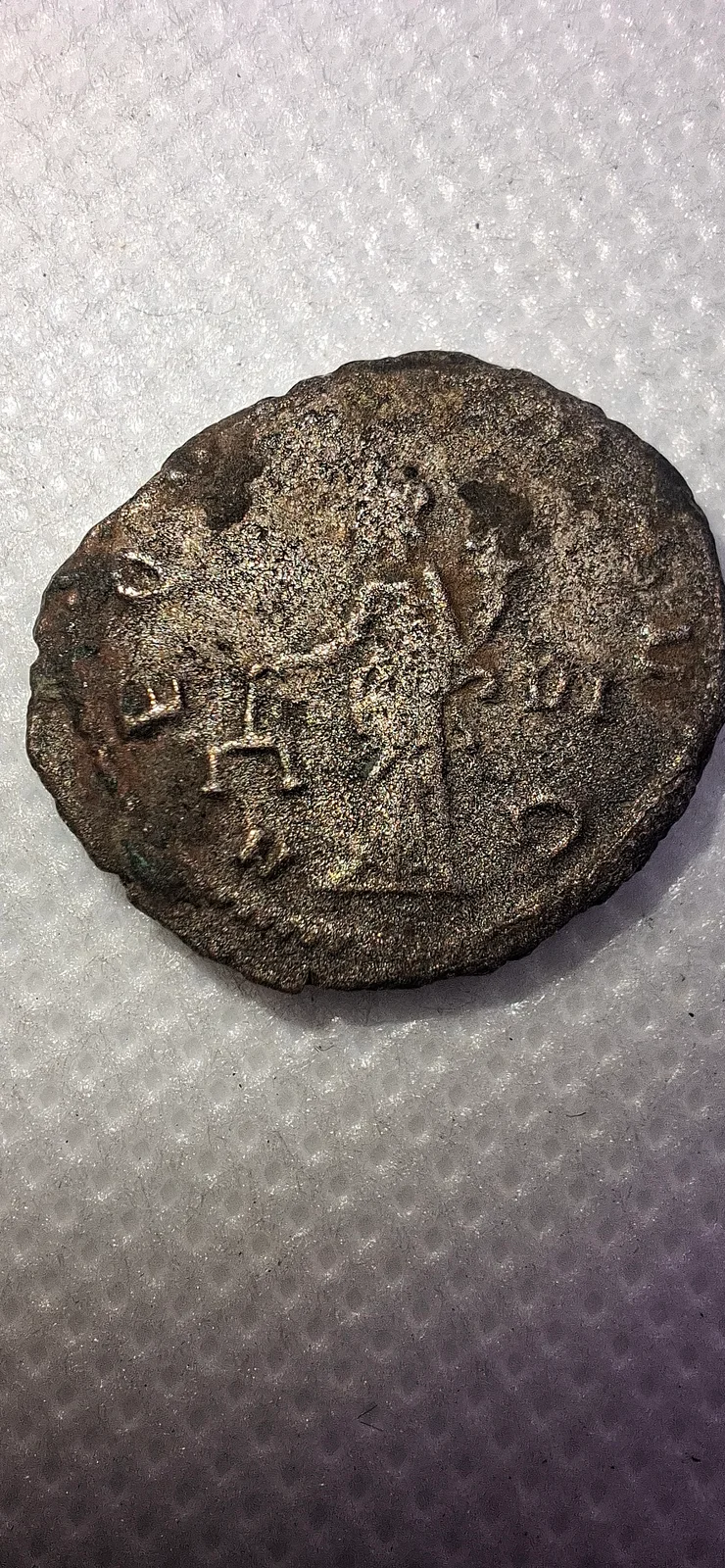Reverso ampliado da moeda TH-N-0244 — Galieno. Antoniniano de bilão. AEQVITAS AVG. Aequitas com balança e cornucópia