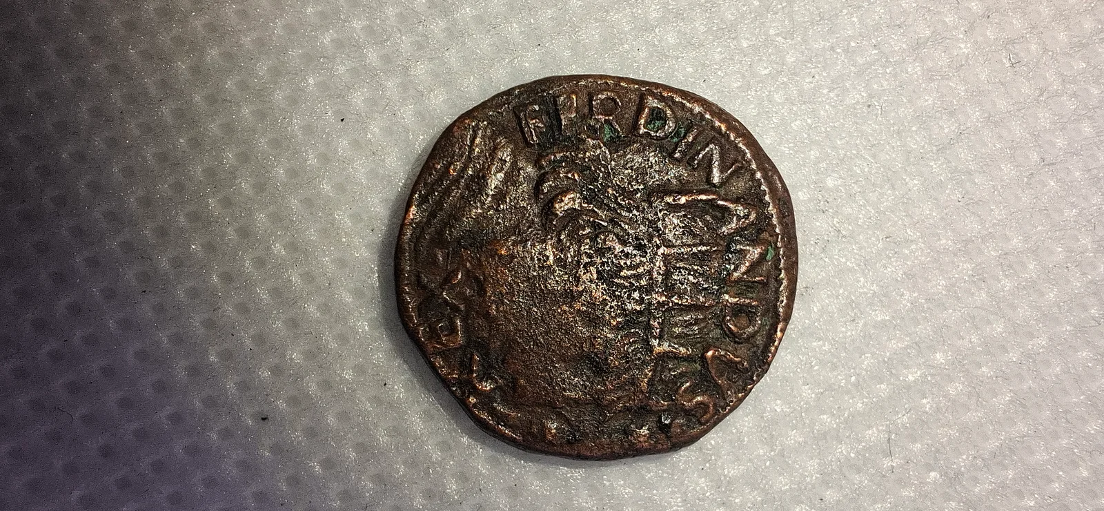 Anverso ampliado da moeda TH-N-0245 — Ferdinando I de Aragão. 1 cavallo AE. Cavalo