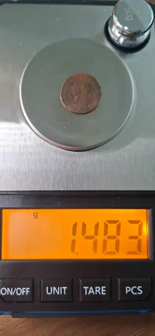 Peso (balança) da moeda TH-N-0250 — Constâncio II. AE15 / nummus. Soldados e estandarte(s). GLORIA EXERCITVS provável