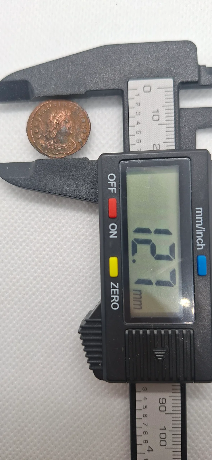 Diâmetro (paquímetro) da moeda TH-N-0251 — Constantino II. Nummus AE17