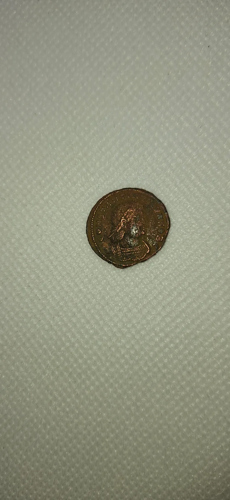 Anverso ampliado da moeda TH-N-0251 — Constantino II. Nummus AE17