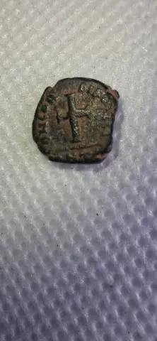 Complementar da moeda TH-N-0357 — Teodósio II. Bronze, fração pequena (AE)