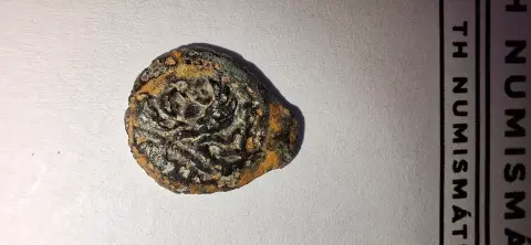 Complementar da moeda TH-N-0463 — Reino Ptolomaico, moeda AE não identificada. AE