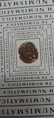 Lateral da moeda TH-N-0483 — Manuel I Comneno. Tetarteron AE com São Jorge. Império Bizantino, Século XII. 3,58 g. Atribuição provável