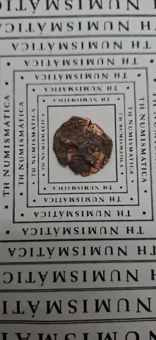 Reverso ampliado da moeda TH-N-0483 — Manuel I Comneno. Tetarteron AE com São Jorge. Império Bizantino, Século XII. 3,58 g. Atribuição provável