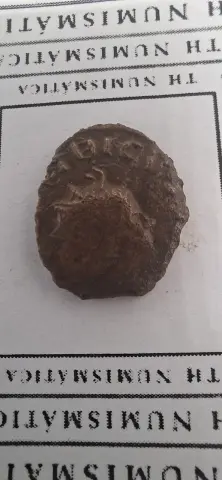 Anverso ampliado da moeda TH-N-0490 — Império das Gálias, Tétrico I, Antoniniano, 271–274 d.C., 2,71 g